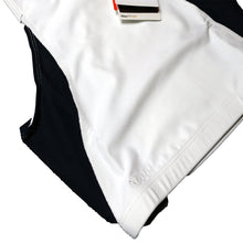 Load image into Gallery viewer, Nike - FITDRY Running Crop Top bottom